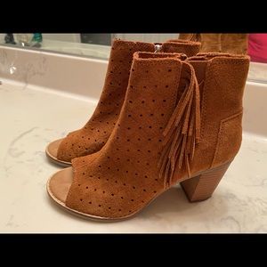 Toms ankle booties size 7